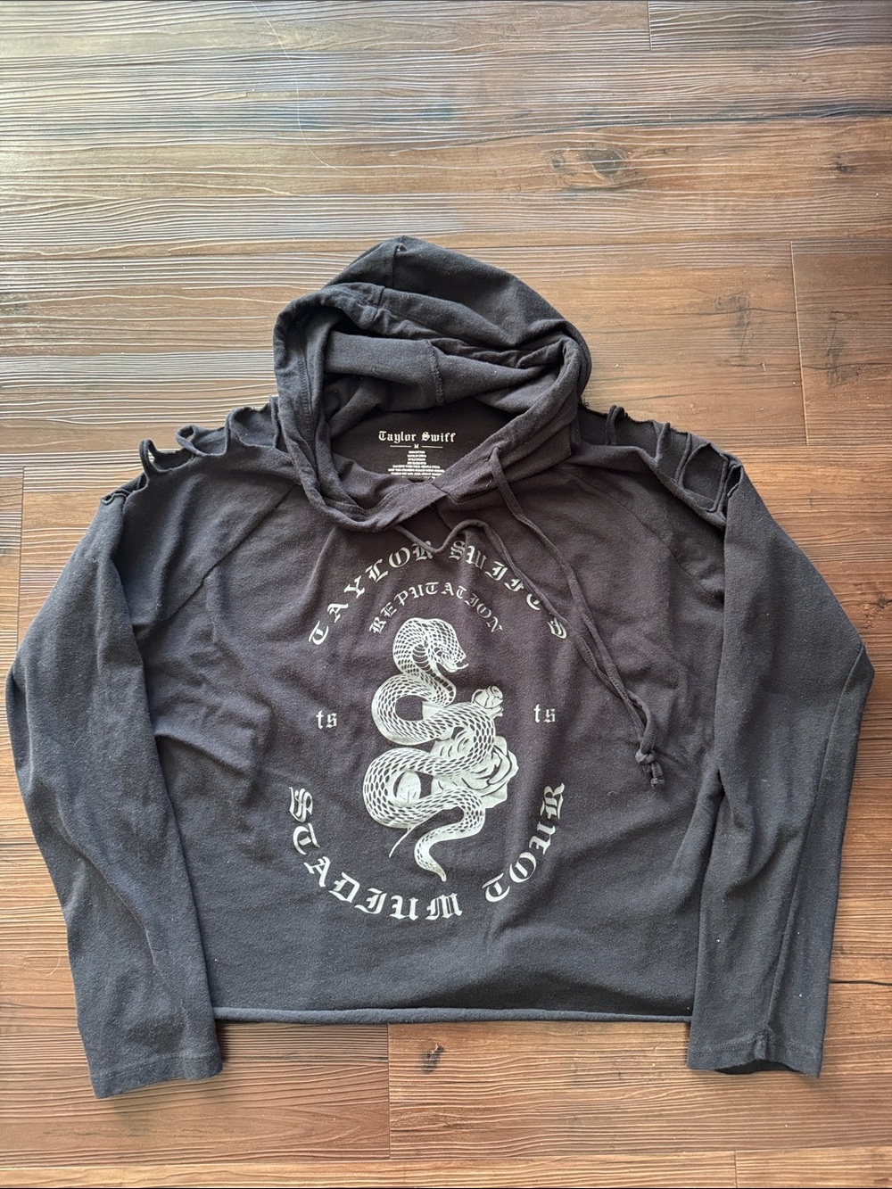 Taylor Swift Reputation Tour Cropped Hoodie Price is FIRM. Thank you🙏